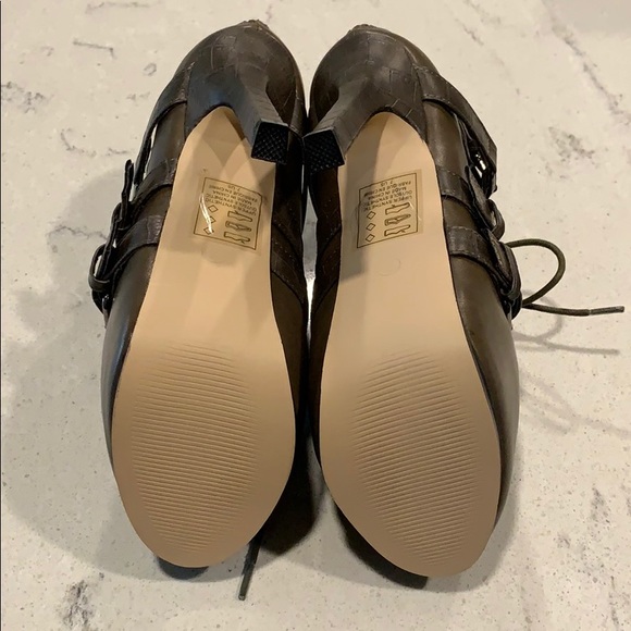 Scene Heeled Booties - Picture 7 of 7